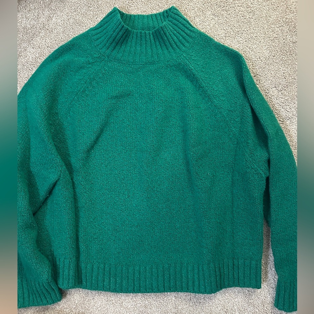 Old Navy green Women's mock- Turtleneck Sweater